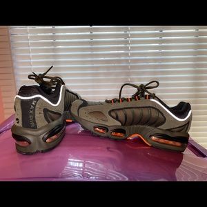 Nike Air Max- Worn Once- Men size 8.5 Women size 10